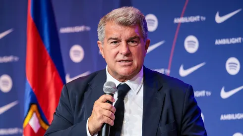 Barcelona está na regra 1:1 e vai contratar grande nome, diz Joan Laporta.