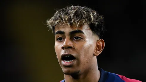 Thierry Henry emite alerta a Lamine Yamal sobre os desafios de lidar com a fama precoce, lembrando os riscos enfrentados por Bojan Krkić e destacando a importância de paciência e serenidade para o jovem prodígio do Barcelona. (Foto de David Ramos/Getty Images)