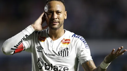 Neymar em campo pelo Santos (Photo by Miguel Schincariol/Getty Images)