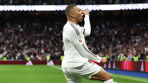 Kylian Mbappé brilhou novamente no último domingo, marcando um gol decisivo na vitória por 2 a 1 do Real Madrid contra o Rayo Vallecano. (Foto de Florencia Tan Jun/Getty Images)
