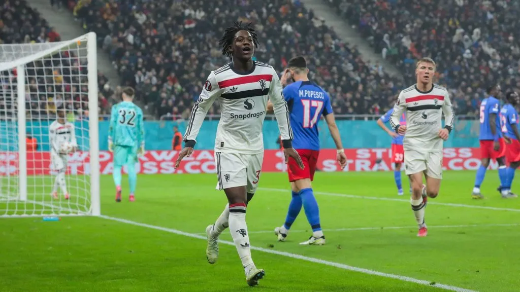 Mainoo em jogo do Manchester United. Foto: Vasile Mihai-Antonio/Getty Images