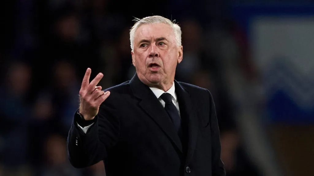 Ancelotti na área técnica pelo Real Madrid (Juan Manuel Serrano Arce/Getty Images)