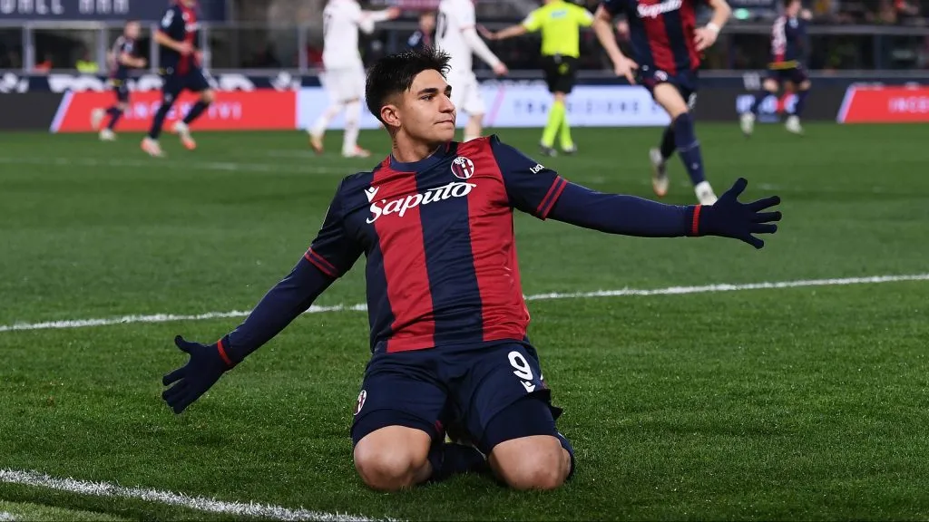 Santiago Castro comemorando gol pelo Bologna. Foto: Alessandro Sabattini/Getty Images