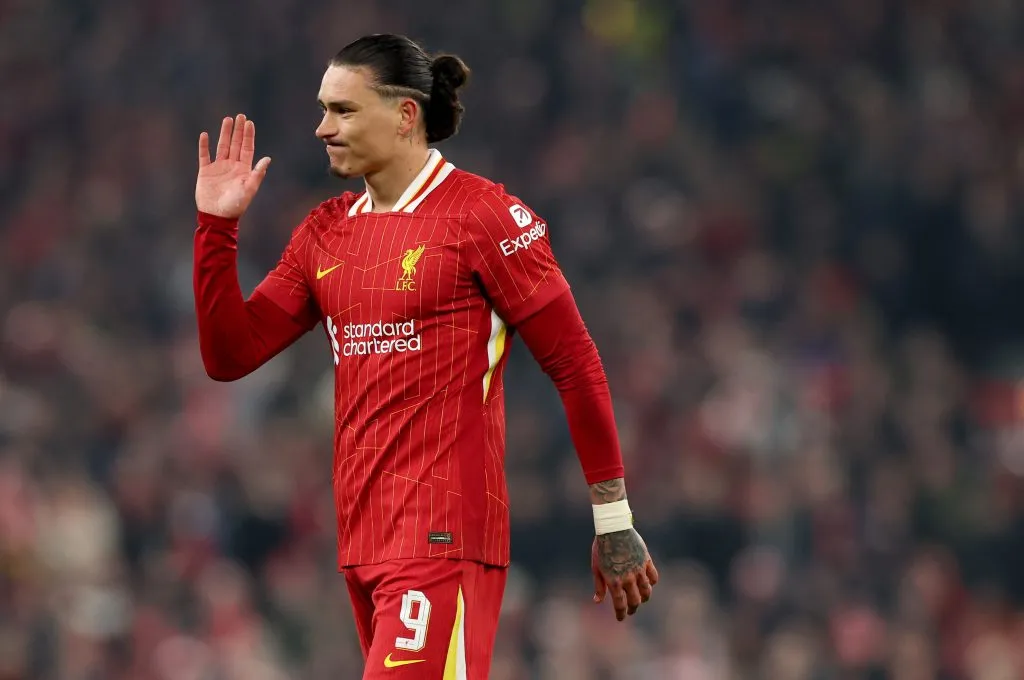 Darwin Núñez comemorando um gol pelo Liverpool. (Photo by Carl Recine/Getty Images)
