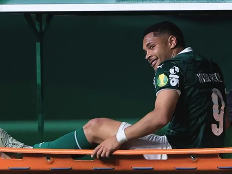 Vitor Roque sai de campo com sorriso no rosto para provocar Lucas e Oscar