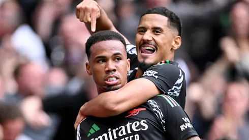 Gabriel Magalhães e William Saliba pelo Arsenal (Photo by Justin Setterfield/Getty Images)