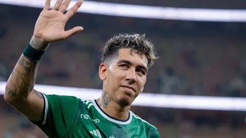 Roberto Firmino descarta o Corinthians e marca reunião para assinar com time vermelho. (Photo by Yasser Bakhsh/Getty Images)