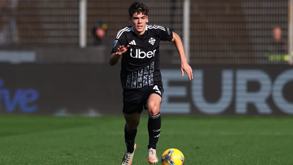 Álex Valle em jogo do Como. Foto: Francesco Scaccianoce/Getty Images