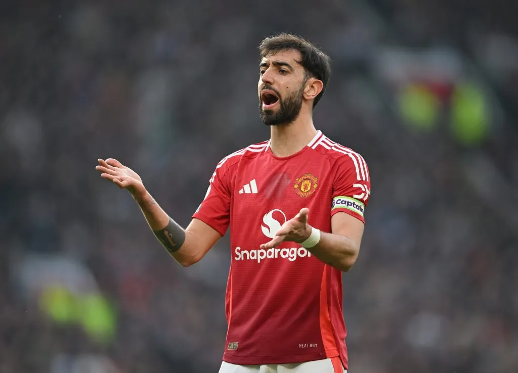 Bruno sinaliza com as mãos