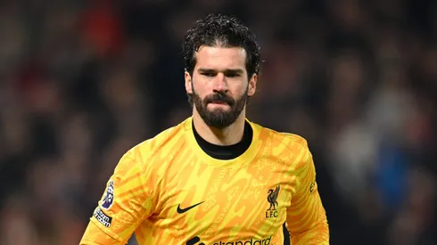Alisson é alvo de críticas nas redes sociais.