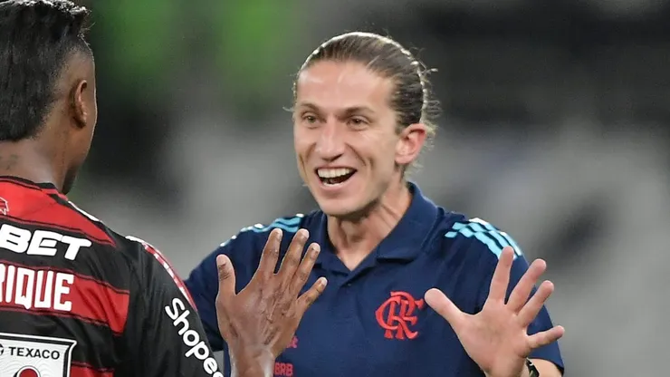 Filipe Luís confirma reforço no Flamengo.