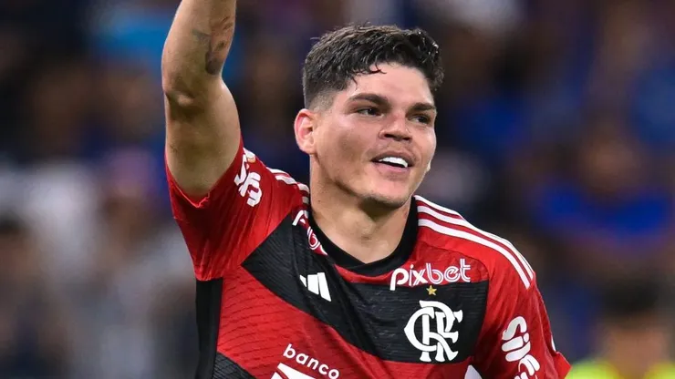 Palmeiras busca novo lateral-esquerdo.
