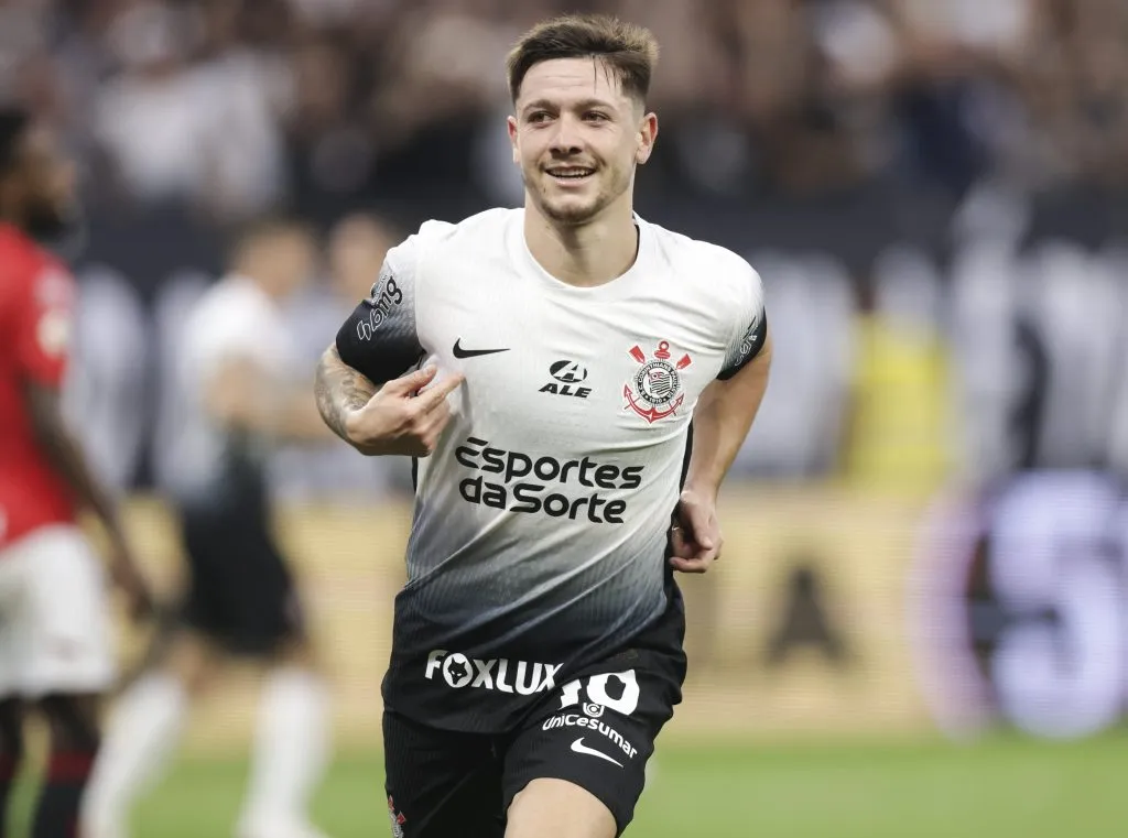 Garro enfrentando o Atlético Goianiense (Photo by Alexandre Schneider/Getty Images)