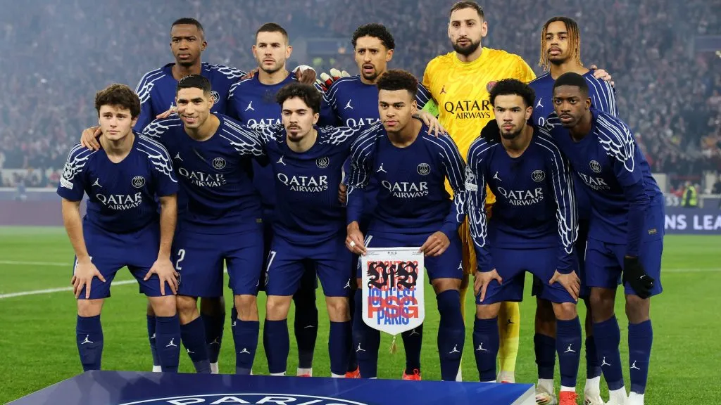 Elenco do PSG em partida da Champions. Foto: Alex Grimm/Getty Images
