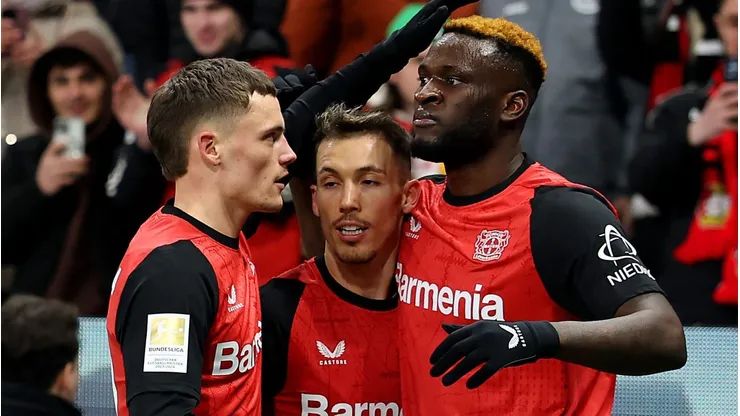 Victor Boniface (à direita), é alvo do Chelsea (Photo by Lars Baron/Getty Images)