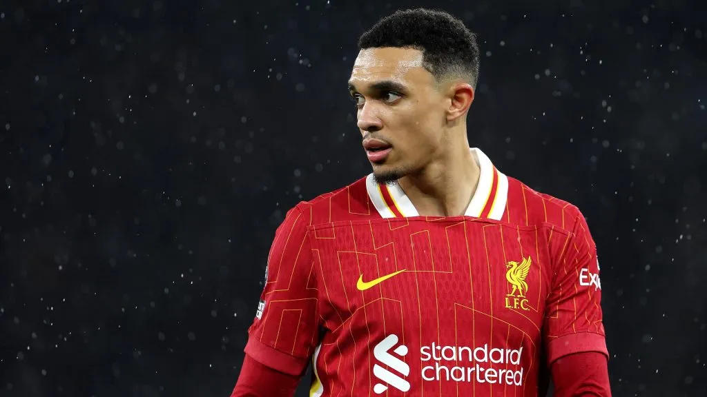 Alexander-Arnold em jogo do Liverpool. Foto: Alex Pantling/Getty Images