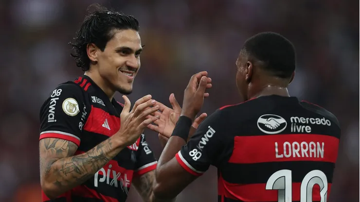 Multicampeão pode deixar o Flamengo para atuar no Santos com Neymar. (Photo by Wagner Meier/Getty Images)