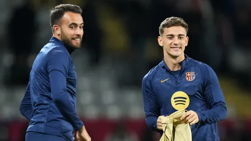 Cria da La Masia perde espaço com Hansi Flick e encaminha saída do Barcelona. (Photo by Alex Caparros/Getty Images)