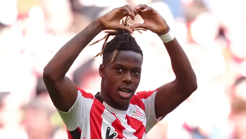 Nico Williams, alvo do Arsenal, em campo . (Photo by Juan Manuel Serrano Arce/Getty Images)