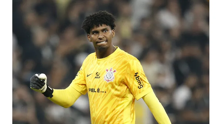 Rivais não perdoam ausência de Hugo Souza na Seleção Brasileira: "Quando jogar em um time grande...". (Photo by Miguel Schincariol/Getty Images)