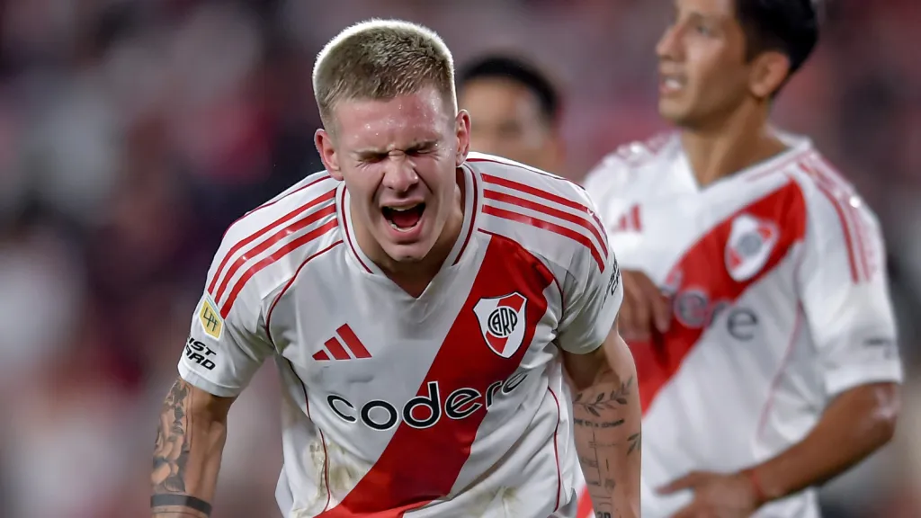 Franco Mastantuono gritando em jogo do River Plate (Photo by Marcelo Endelli/Getty Images)
