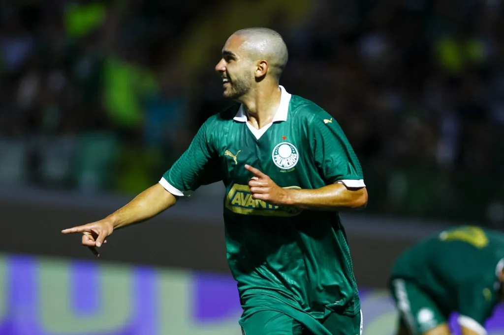 Figueiredo já atuou no time profissional. Foto: Marco Miatelo/AGIF