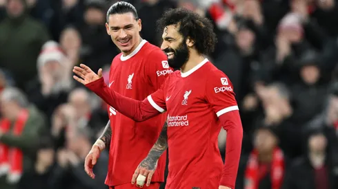 Darwin Núñez e Salah juntos no Liverpool. Foto: Michael Regan