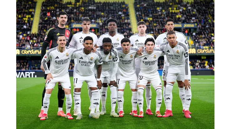 Elenco do Real Madrid em campo (Photo by Aitor Alcalde/Getty Images)