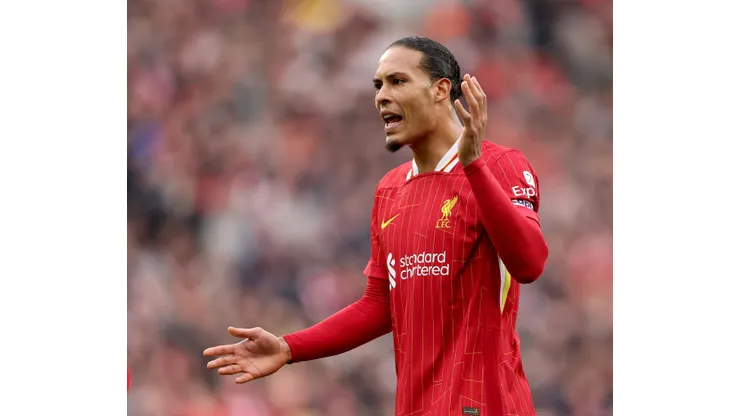 Van Dijk, zagueiro do Liverpool (Photo by Carl Recine/Getty Images)