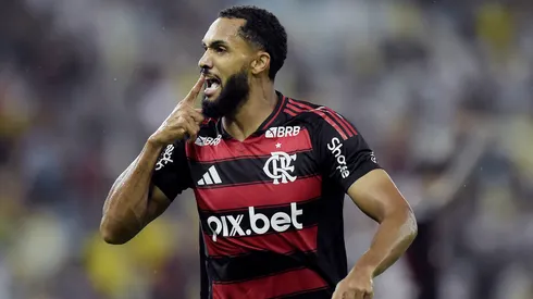 Juninho jogador do Flamengo comemora seu gol durante partida contra o Fluminense