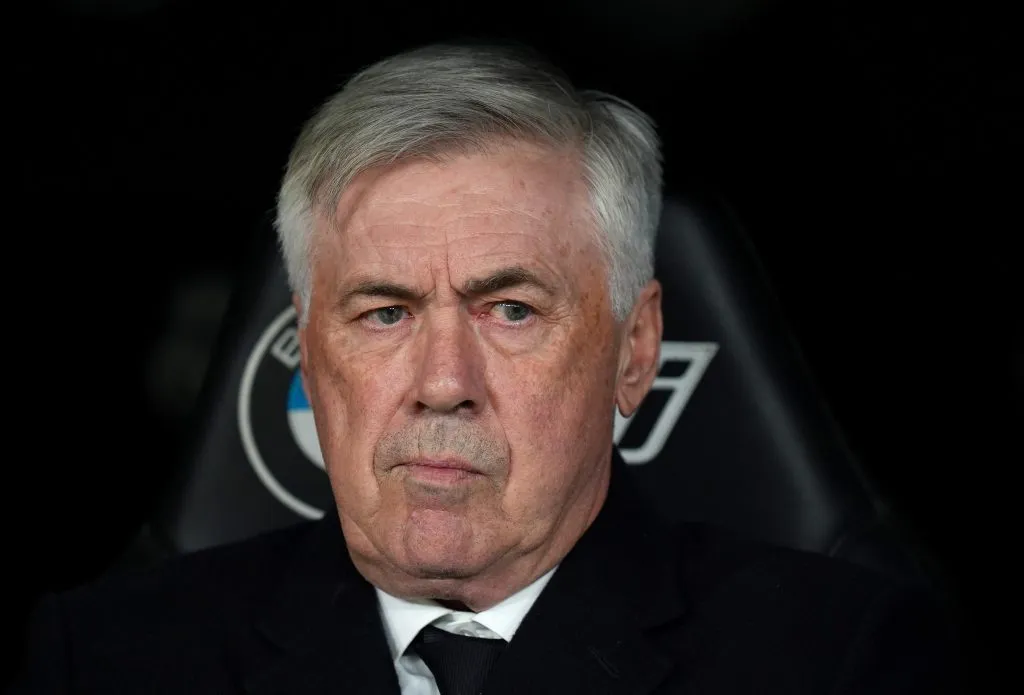 Ancelotti de terno e gravata