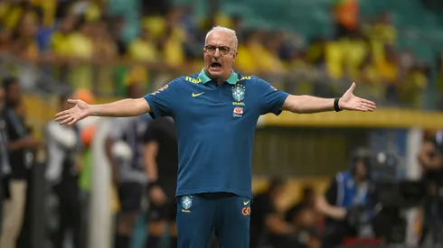 Dorival Jr irritado em jogo da Seleção Brasileira