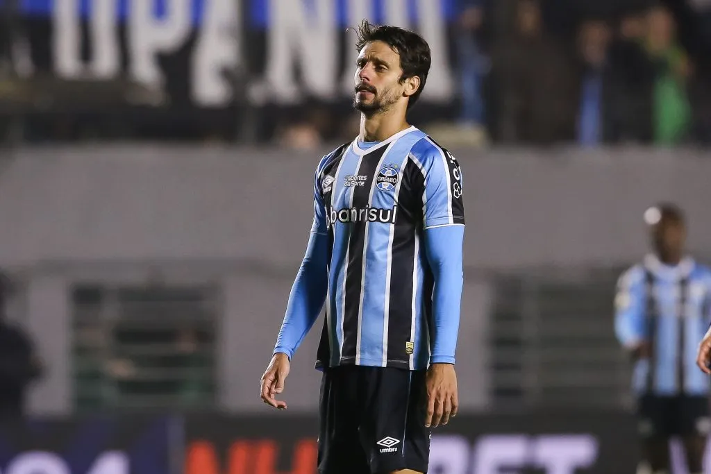 Rodrigo Caio, zagueiro que estava no Grêmio e agora é indicado por Neymar, segundo informações do portal RTI Esporte (Photo by Pedro H. Tesch/Getty Images)