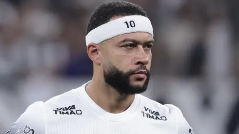 Corinthians busca acerto com ex-atacante do São Paulo para jogar com Memphis Depay.