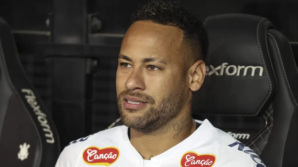Neymar em ação pelo Santos. (Photo by Alexandre Schneider/Getty Images)