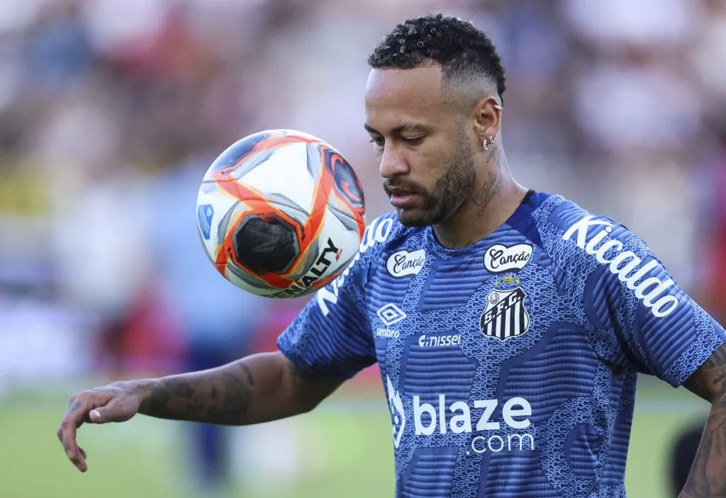 Neymar tem contrato curto com o Peixe (Photo by Alexandre Schneider/Getty Images)