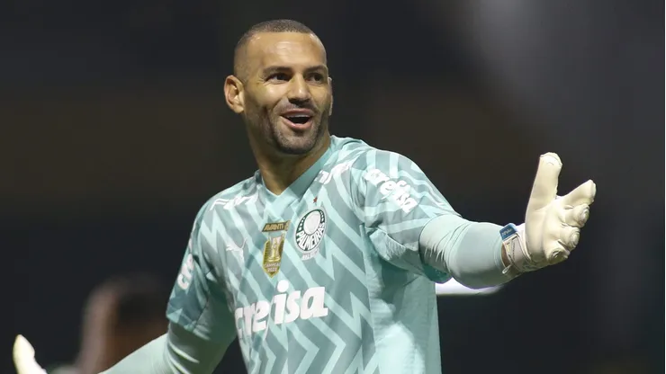 Torcida do Palmeiras pede substituto de Weverton. (Photo by Miguel Schincariol/Getty Images)