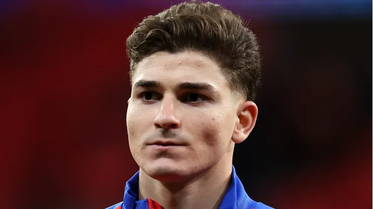 Julián Álvarez decide deixar o Atlético de Madrid e escolhe entre Barcelona e Liverpool (Photo by Florencia Tan Jun/Getty Images)