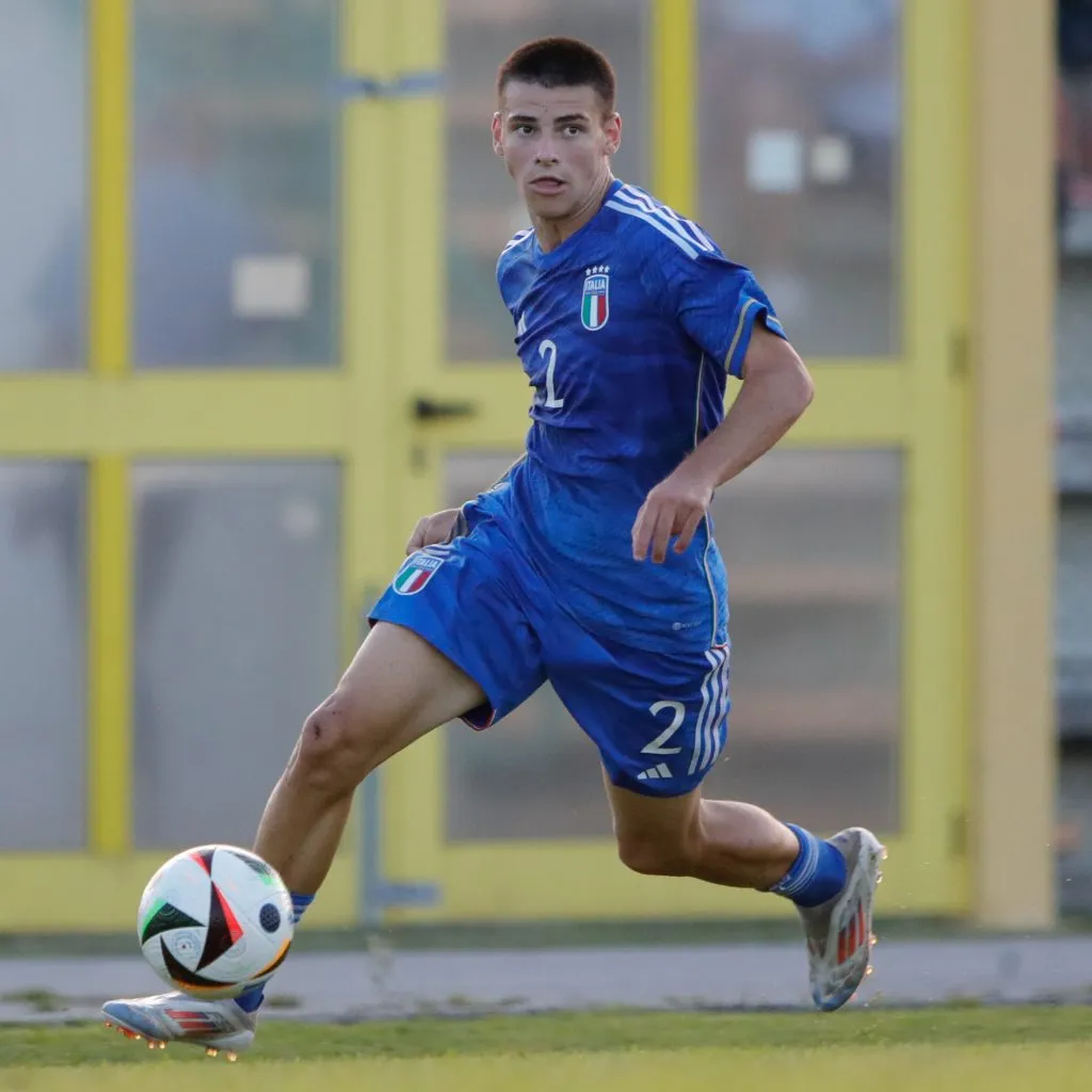 Alessandro Ventre em partida pela Seleção da Itália sub-19. (Photo by Timothy Rogers/Getty Images)