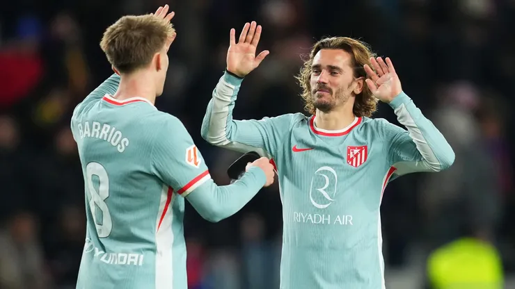 Griezmann e Pablo Barrios comemorando gol do Atlético de Madrid. Foto: Alex Caparros