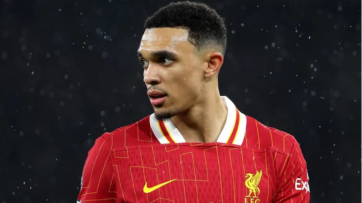 Barcelona tenta acordo de última hora com Alexander-Arnold e recebe resposta imediata do lateral (Photo by Alex Pantling/Getty Images
