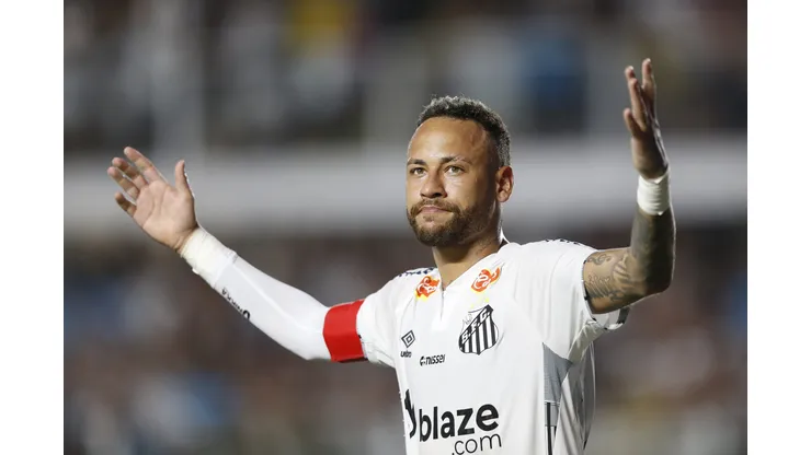 Neymar, camisa 10 do Santos (Photo by Miguel Schincariol/Getty Images)