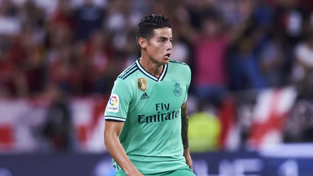 James Rodríguez do Real Madrid CF em ação durante a partida da Liga entre Sevilla FC e Real Madrid CF no Estádio Ramón Sánchez Pizjuán em 22 de setembro de 2019, em Sevilha, Espanha. (Foto por Aitor Alcalde/Getty Images)