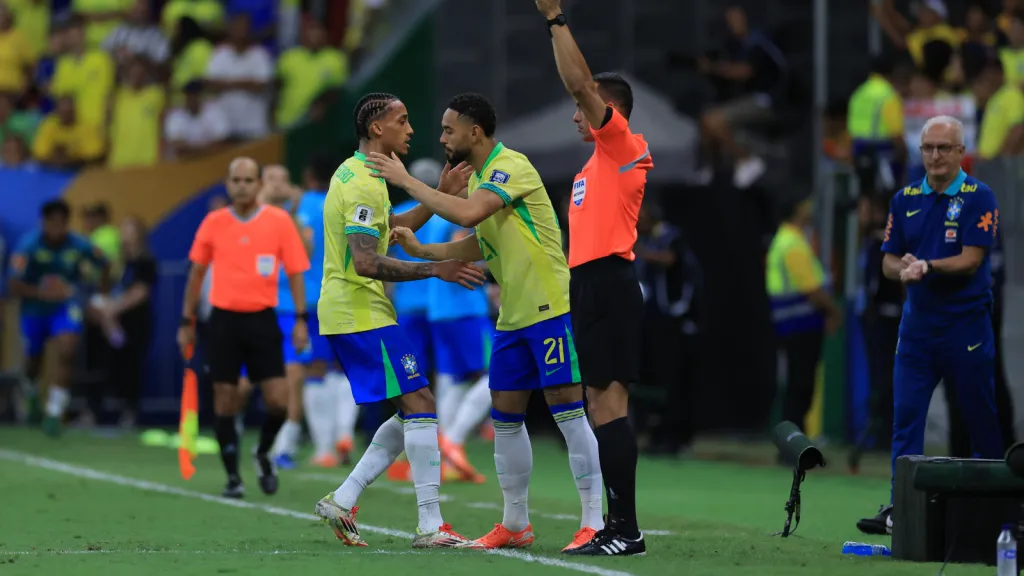 João Pedro saindo de campo pela Seleção Brasileira (Photo by Buda Mendes/Getty Images)