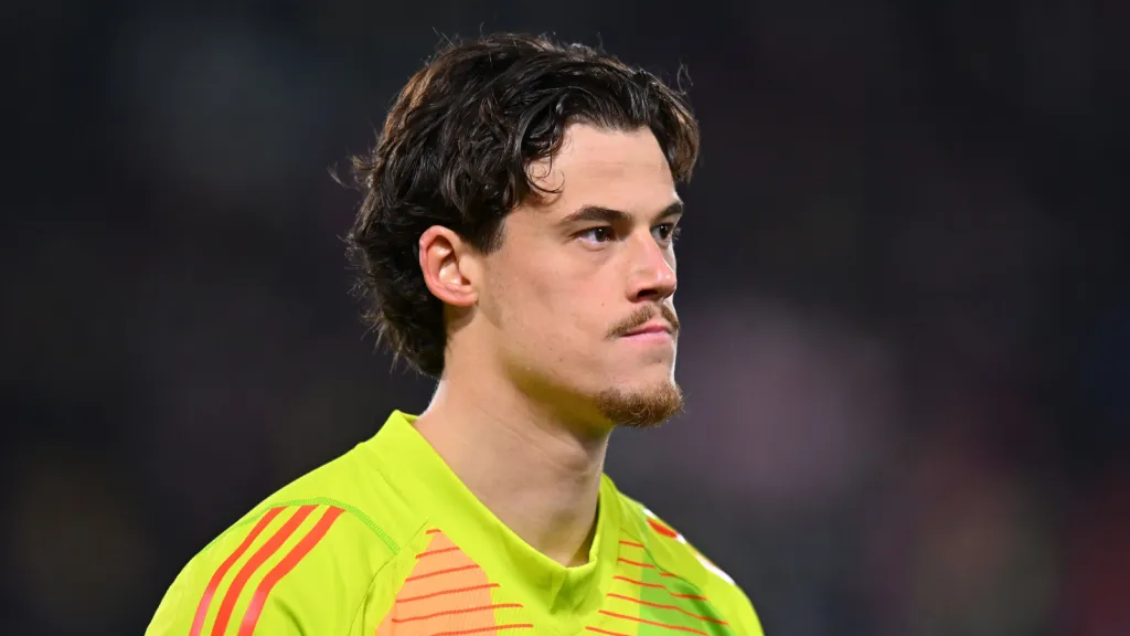 Mile Svilar durante jogo da Roma (Photo by Alessandro Sabattini/Getty Images)