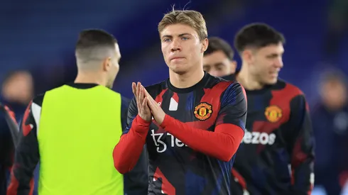 Rasmus Hojlund, atualmente no Manchester United, desperta o interesse de Napoli e Juventus para a próxima janela de transferências. (Photo by Carl Recine/Getty Images)