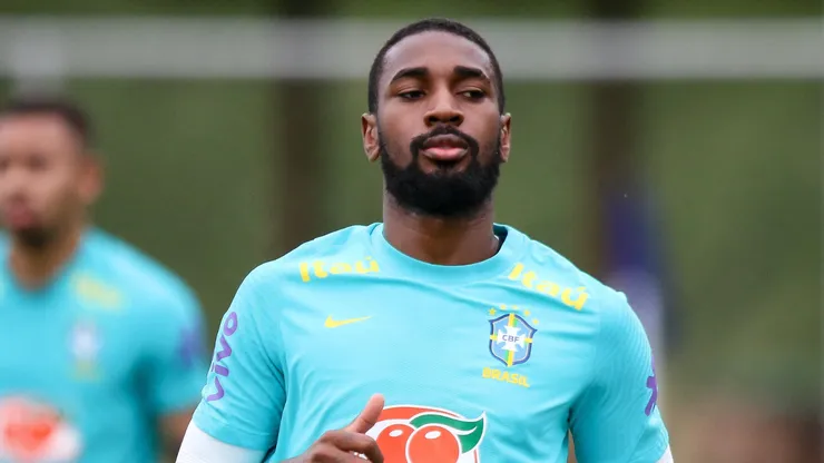 Gerson jogador do Seleção Brasileira durante treino