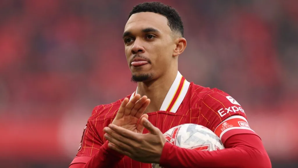 Alexander-Arnold, grande alvo do Real Madrid (Photo by Jan Kruger/Getty Images)