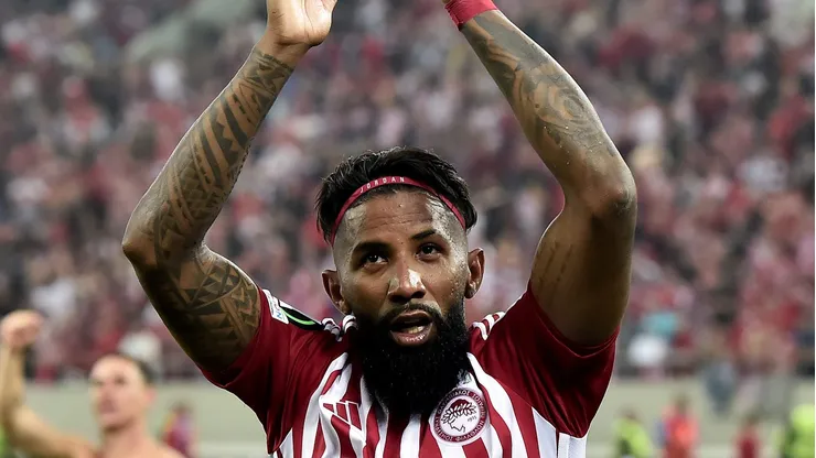 Rodinei em ação pelo Olympiacos (Photo by Milos Bicanski/Getty Images)