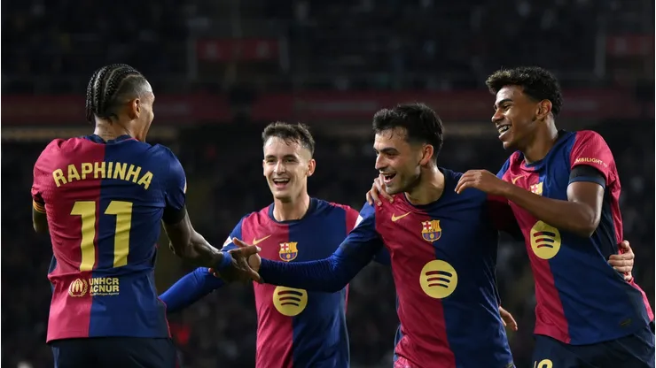 Com um novo contrato até 2030 e valorização recorde, o espanhol se tornou peça fundamental no Barcelona e candidato a futuras premiações individuais. (Foto de David Ramos/Getty Images)